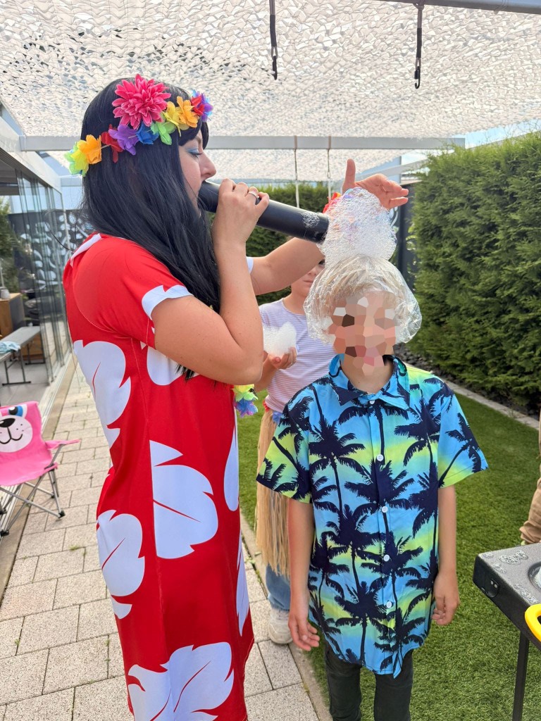 Frozen-Mottotorte mit Elsa und Kindern